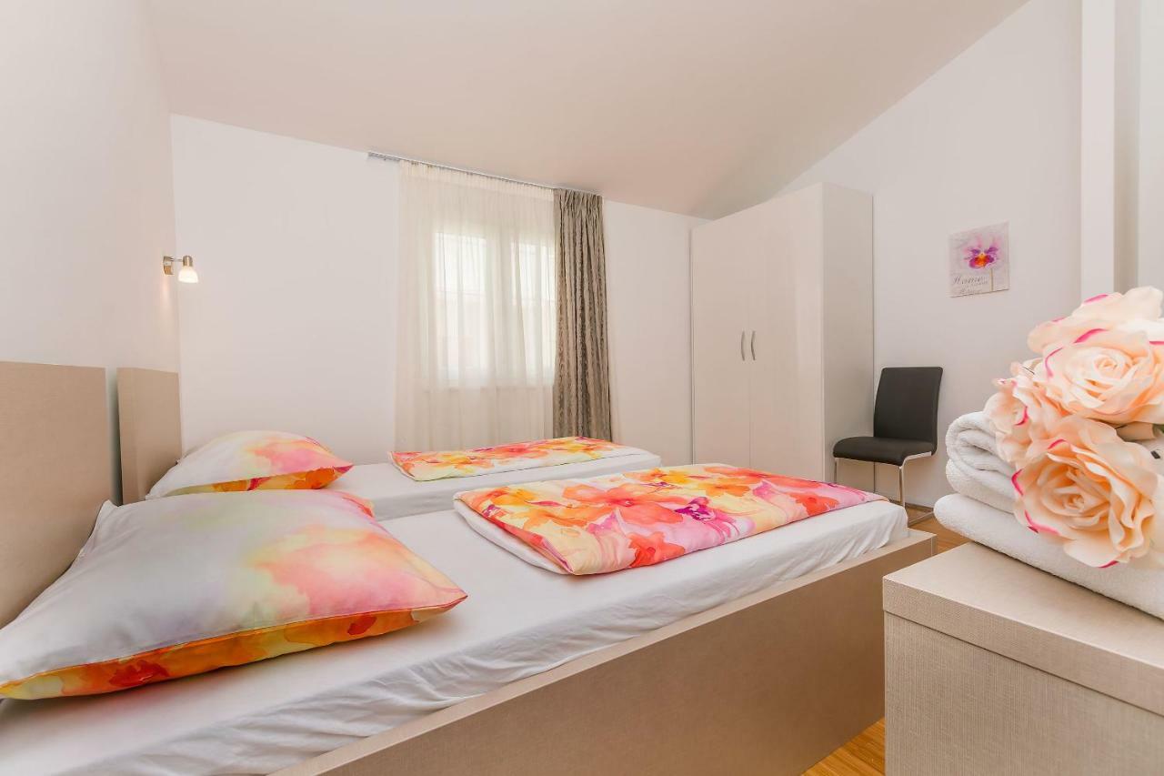 Apartments Villa Aquamarine Duće 外观 照片